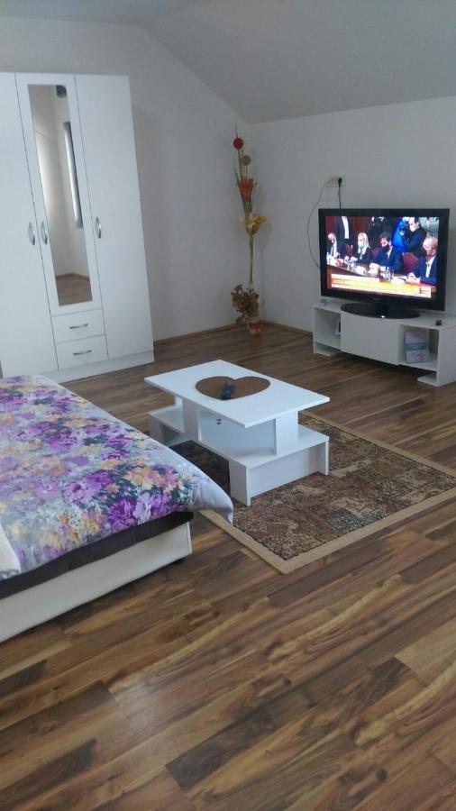 Stan Na Dan Gornji Milanovac-Centar-Nova Gradnja Lägenhet Exteriör bild